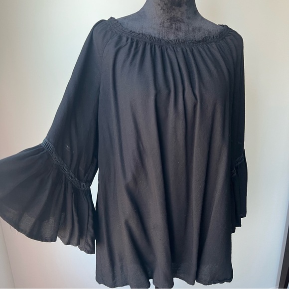 Chelsea & Theodore Tops - EUC Black Women's Top - L